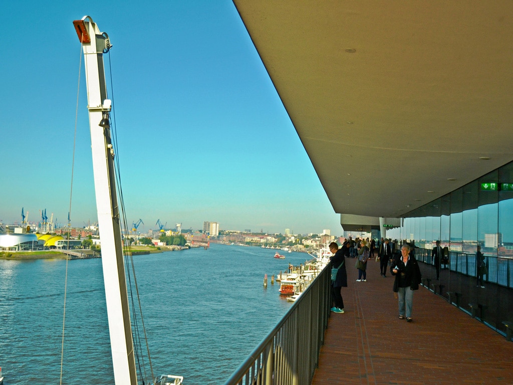 Blick von der elbphilharmonieplaza hamburg sightseeing kontor7